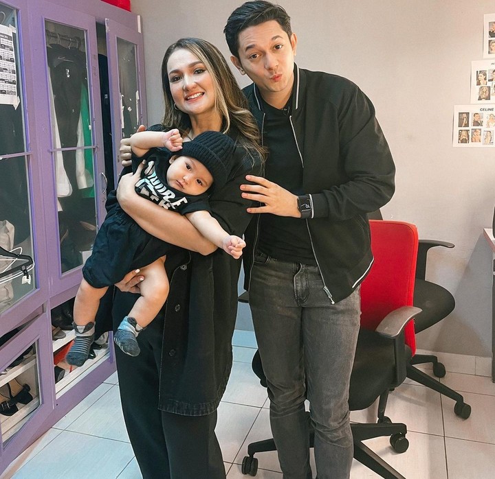 7 Potret Andrew Andika & Tengku Dewi Bersama Baby Eshan - Foto 4