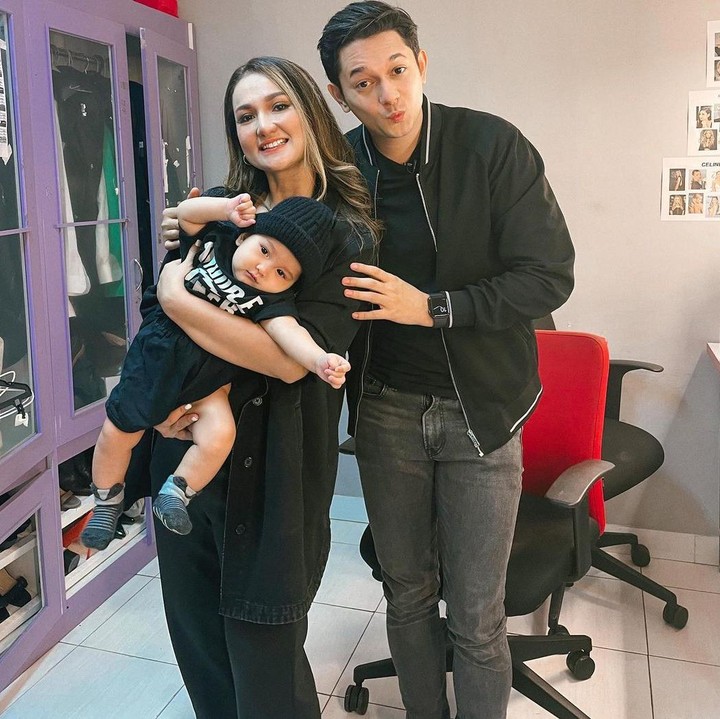 Keduanya menjalani program bayi tabung di tahun kedua pernikahan. (Foto: Instagram @tengkudewiputri_tdp @andrewandika)