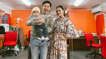 img-title Nikmati Peran Jadi Orang Tua, Andrew Andika & Istri Niat Tambah Anak