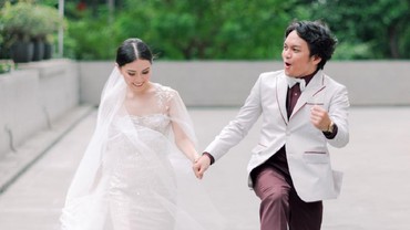 img-title Sempat Tertunda, Calvin Jeremy Ungkap Perasaan Jelang Resepsi Pernikahan