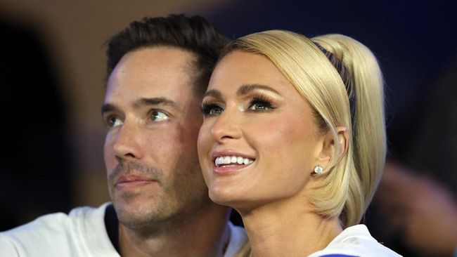 Suami Paris Hilton, Carter Reum, dilaporkan telah memiliki anak dari perempuan lain.
