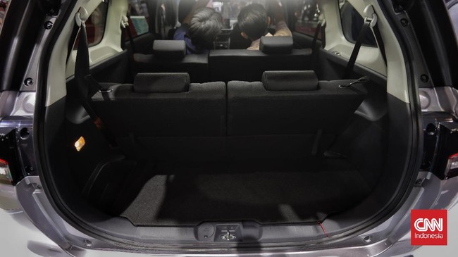 Tidak semua kabin mobil senyap yang bisa menahan suara bising dari luar. Umumnya hanya mobil-mobil harga Rp300 juta ke atas yang memiliki kabin senyap.