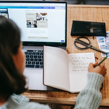 img-title Sederhana tapi Bermakna, Ini Manfaat dan Cara Rutin Journaling untuk Datangkan Banyak Kebahagiaan!