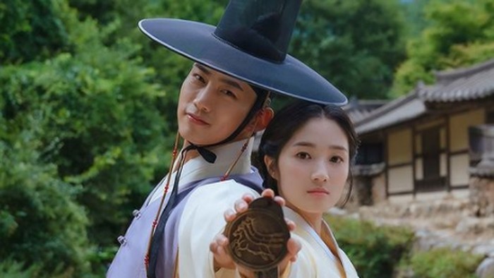Taecyeon 2PM dan Kim Hye Yoon Jadi 'Dimple Couple' Era Joseon di Secret Royal Inspector Joy!