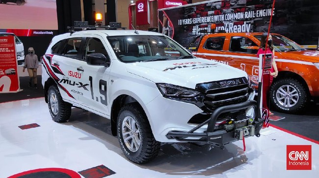 Isuzu Astra Motor Indonesia menerapkan strategi baru menjual Mu-X, yakni hanya ada satu varian 4x4 bertransmisi otomatis 6-percepatan.