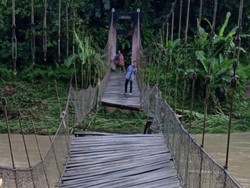 Jembatan Gantung di Sulbar Rusak Diterjang Banjir, 2.000 Warga Terisolasi