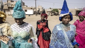 FOTO: Mengenang Signares, Gaya Busana Sosialita Penguasa di Senegal