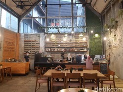 Seruput Kopi Sambil Menikmati Buku Bacaan CIL Room Bogor