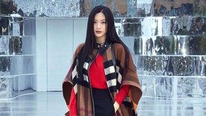 Dari Moon Ga Young hingga Cha Eun Woo, Simak Gaya Artis Korea di Burberry Jeju Outerwear Collection