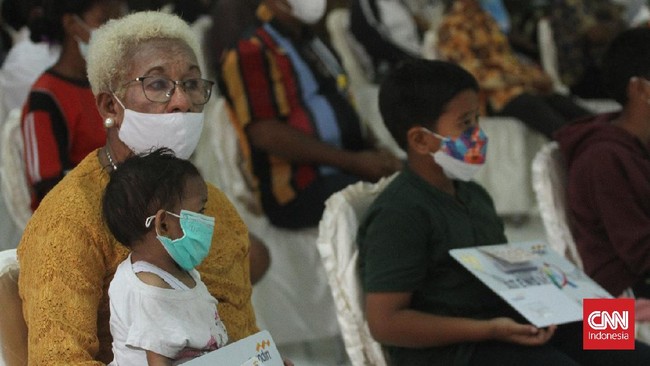 Seorang nenek di Papua meminta sebuah rumah ke Mensos Risma untuk membesarkan cucu-cucunya.