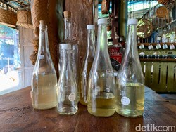29 Januari Hari Arak Bali, Begini Proses Tradisional Pembuatan Arak Bali
