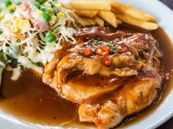 Resep Steak Ayam Saus Pedas Manis, Cocok Buat Makan Malam