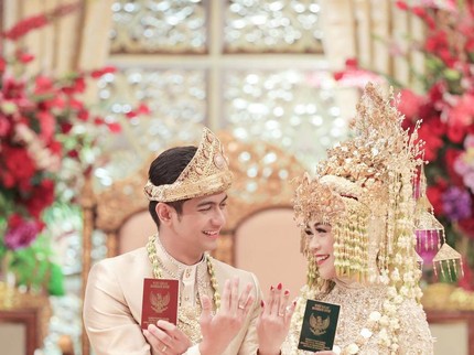 7 Potret Proses Pernikahan Ria Ricis & Teuku Ryan, dari Pengajian hingga Akad