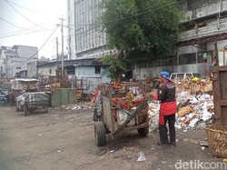Sampah TPS Pagarsih Bandung Luber ke Jalan, Bagaimana di Tempat Lain?