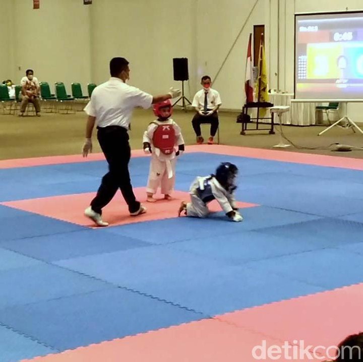 <p>Lama tak terdengar, cucu Presiden Joko Widodo, Jan Ethes, ternyata aktif ikut latihan taekwondo. (Foto: Bayu Ardi Isnanto)</p>