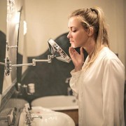 Bukan Karena Jatuh Cinta, Ini Penyebab Jerawat Muncul di Dagu!