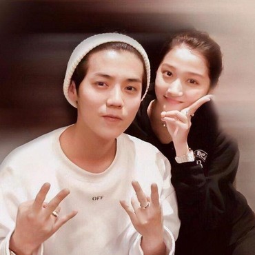 Luhan Eks EXO Diduga Sudah Resmi Nikahi Aktris China Guan Xiaotong