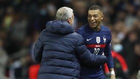 Deschamps: Hanya Satu Tim yang Bisa Raih Bintang Ketiga