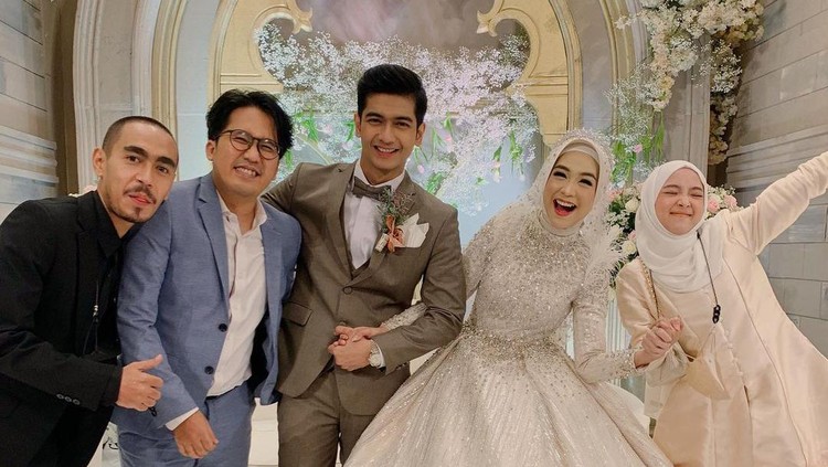 Sabyan Gambus di Pernikahan Ria Ricis & Teuku Ryan Sabyan Gambus di Pernikahan Ria Ricis & Teuku Ryan