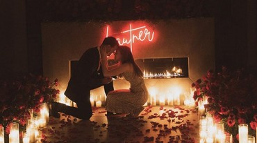 img-title Romantisnya Taylor Lautner Saat Melamar Sang Kekasih Bikin Baper
