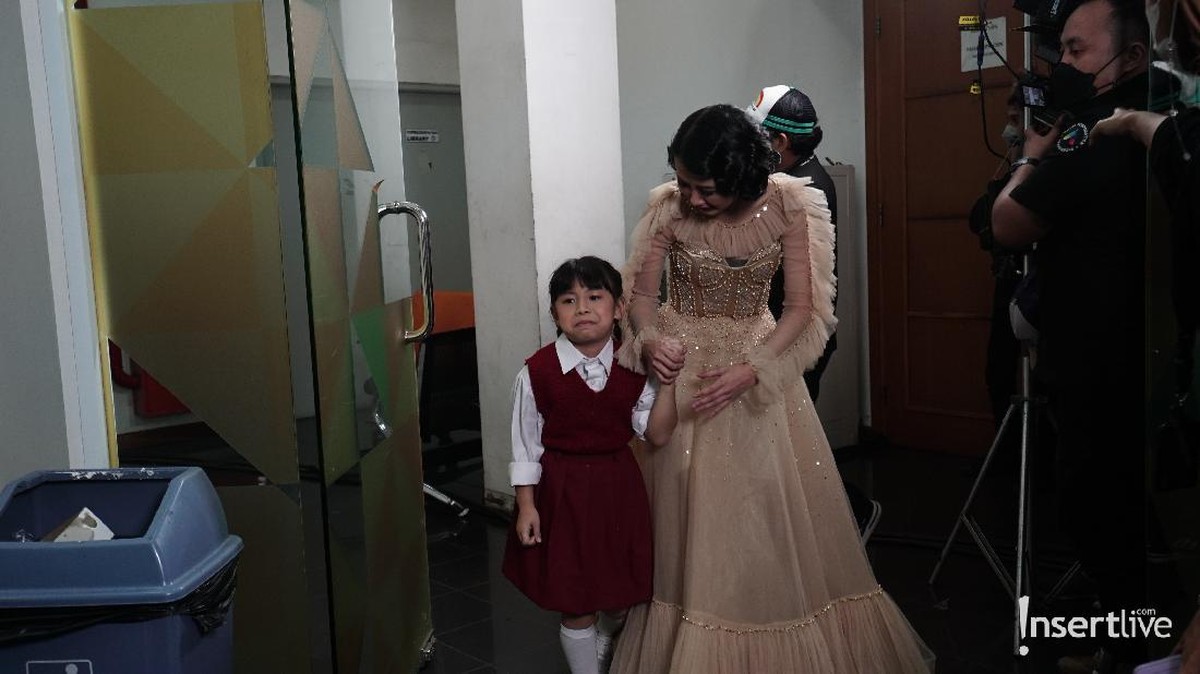 Para peserta IMB 2021 sangat kompak saat berada di balik layar dan belakang panggung&period; Yuk lihat potretnya&excl;