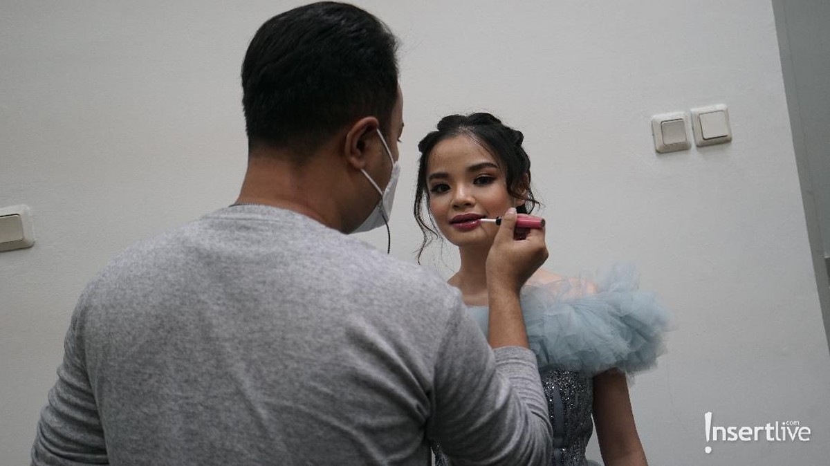 Para peserta IMB 2021 sangat kompak saat berada di balik layar dan belakang panggung&period; Yuk lihat potretnya&excl;