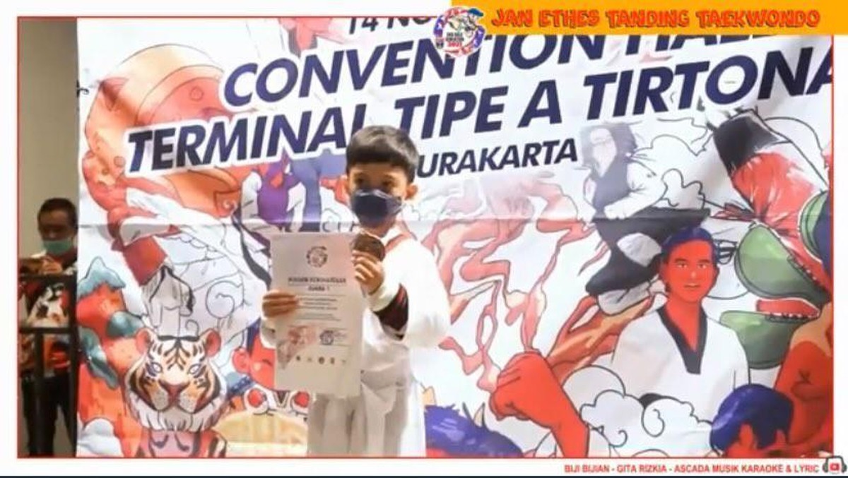 Cucu Presiden Jokowi&comma; Jan Ethes bikin bangga usai menjuarai pertandingan Taekwondo di Solo&period; Yuk intip aksinya&excl;