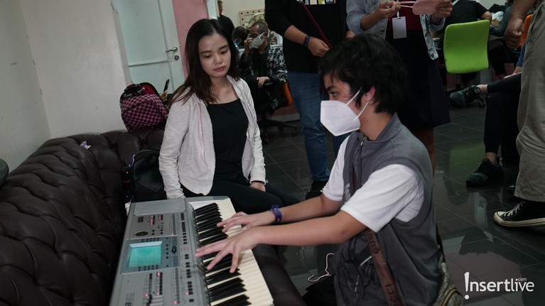 Sebelum beraksi menampilkan yang terbaik di panggung eliminasi, para peserta pun melakukan rehearse. Yuk intip potretnya!