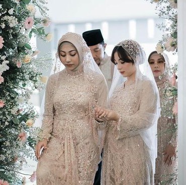 7 Potret Haru Pengajian Jelang Pernikahan Nona Willy Adik Nikita Willy