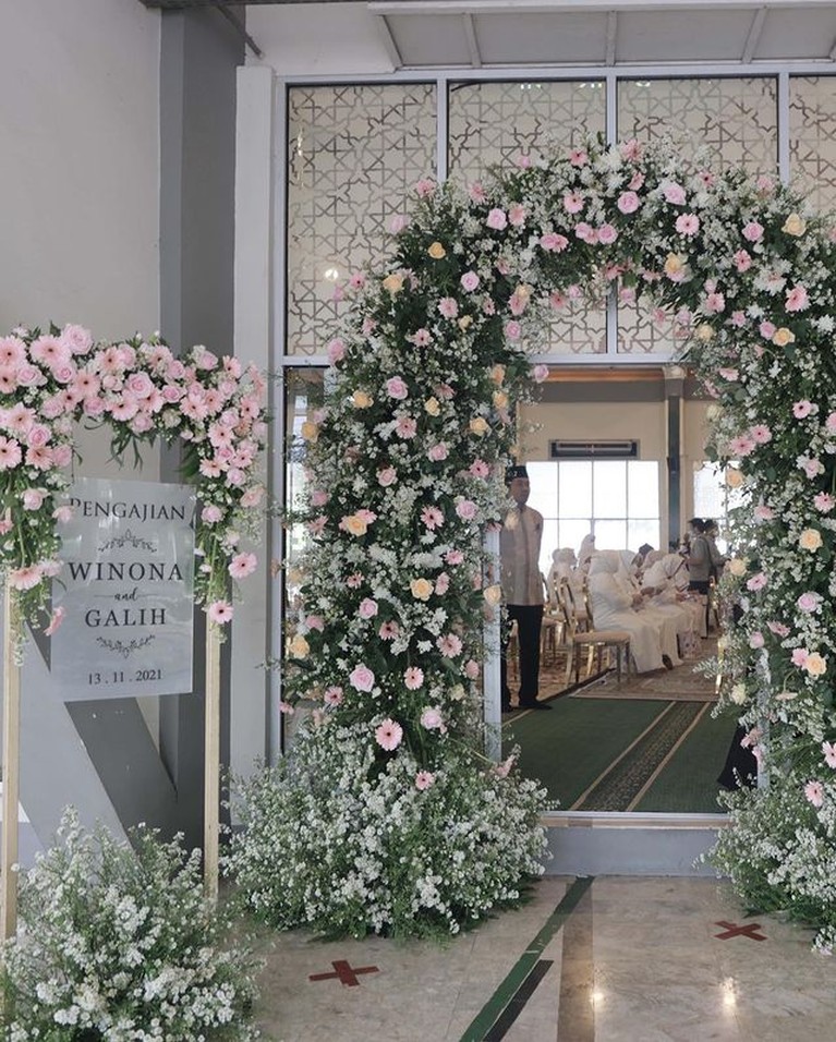 7 Potret Pengajian Jelang Pernikahan Nona Willy Adik Nikita Willy Adik Nikita Willy, Nona Willy sebentar lagi akan menyusul sang kakak ke jenjang pernikahan. Yuk intip momen haru pengajiannya!