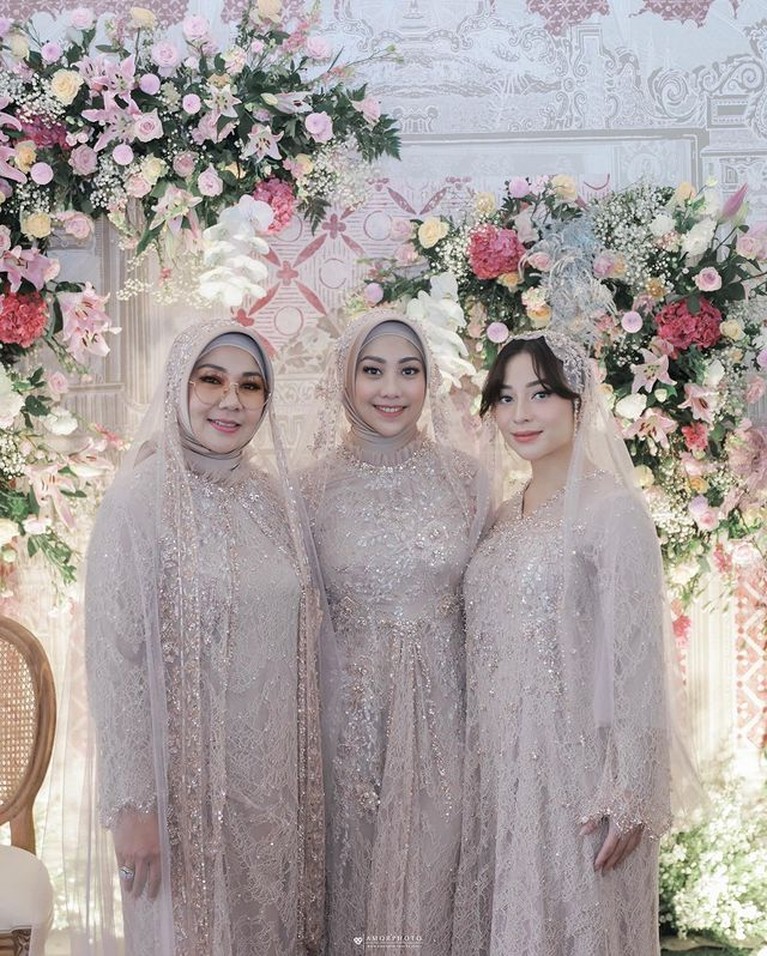 7 Potret Pengajian Jelang Pernikahan Nona Willy Adik Nikita Willy Adik Nikita Willy, Nona Willy sebentar lagi akan menyusul sang kakak ke jenjang pernikahan. Yuk intip momen haru pengajiannya!