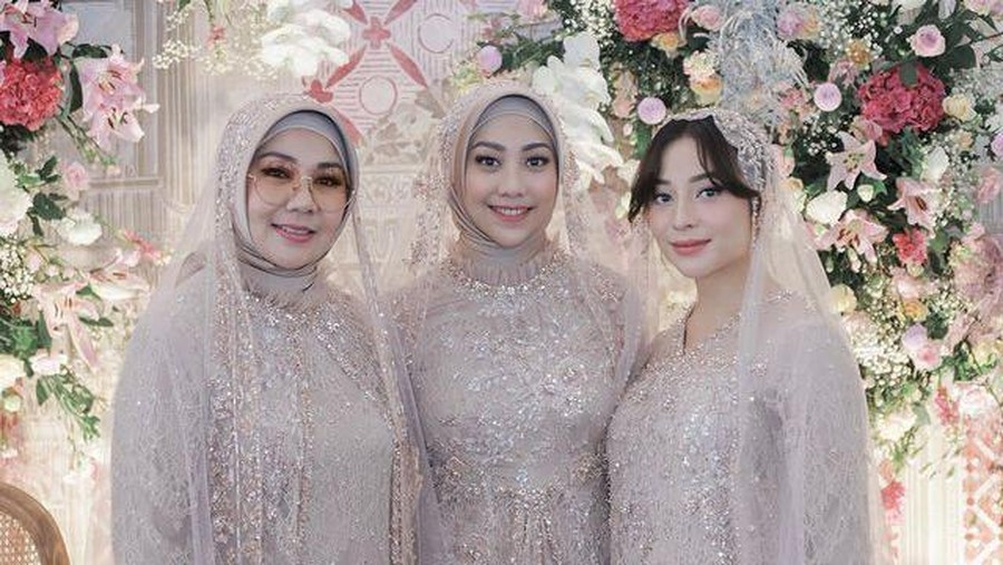 Adik Nikita Willy, Nona Willy sebentar lagi akan menyusul sang kakak ke jenjang pernikahan. Yuk intip momen haru pengajiannya!