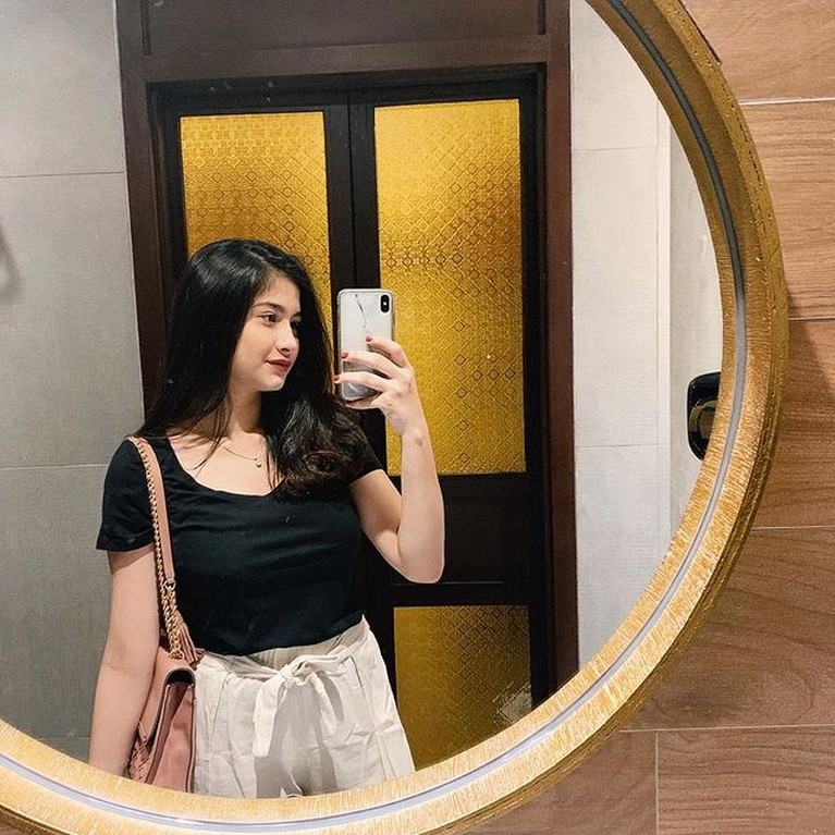 8 Potret Faye Nicole yang Dituding Jebak Vanessa Angel Soal Kasus Prostitusi Potret Faye Nicole yang Dituding Jebak Vanessa Angel Soal Kasus Prostitusi