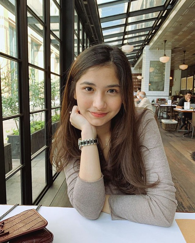 8 Potret Faye Nicole yang Dituding Jebak Vanessa Angel Soal Kasus Prostitusi Potret Faye Nicole yang Dituding Jebak Vanessa Angel Soal Kasus Prostitusi