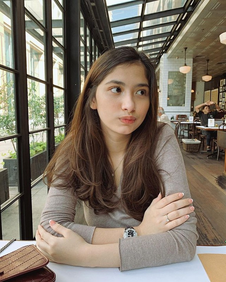 8 Potret Faye Nicole yang Dituding Jebak Vanessa Angel Soal Kasus Prostitusi Potret Faye Nicole yang Dituding Jebak Vanessa Angel Soal Kasus Prostitusi