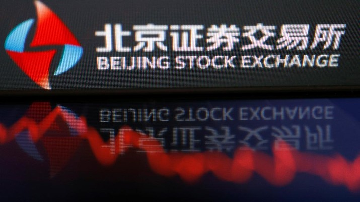 CHINA-STOCKS/EXCHANGE The logo of China's Beijing Stock Exchange is seen by a stock chart in this illustration picture taken November 12, 2021. REUTERS/Florence Lo/Illustration - PT Rifan Financindo