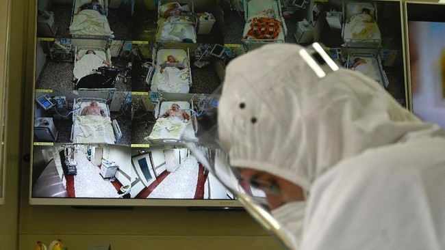 Sejumlah negara di Eropa tengah menghadapi lonjakan kasus Covid-19 menjelang perayaan hari Natal. Berikut langkah-langkah yang dilakukan.