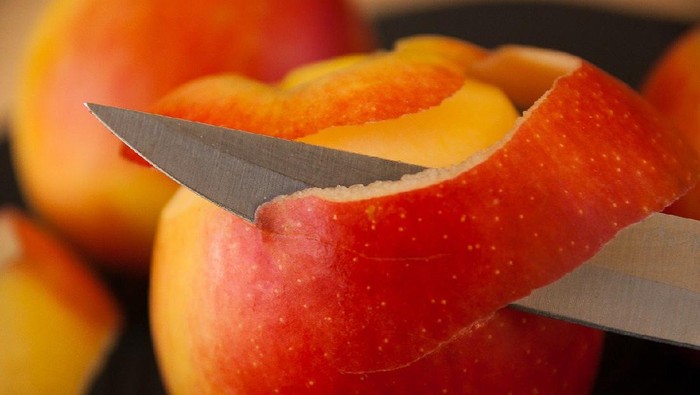 Jangan Dibuang! Ini 4 Manfaat Kulit Apel untuk Wajah, Bisa Cegah Jerawat Lho