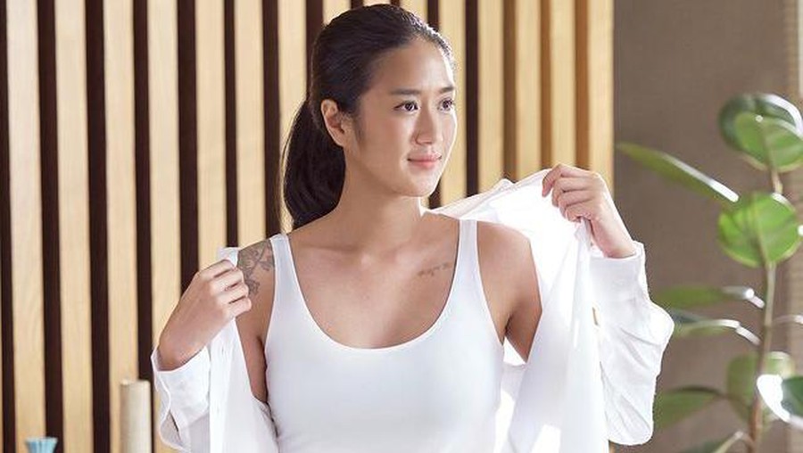 Chef Renatta sering berpenampilan simple ala boyish yang sangat kece. Yuk kita intip potret OOTD nya!