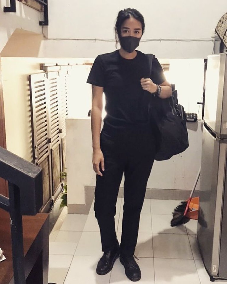 Chef Renatta sering berpenampilan simple ala boyish yang sangat kece. Yuk kita intip potret OOTD nya!