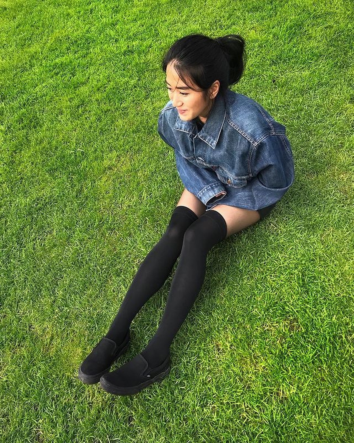 Chef Renatta sering berpenampilan simple ala boyish yang sangat kece&period; Yuk kita intip potret OOTD nya&excl;