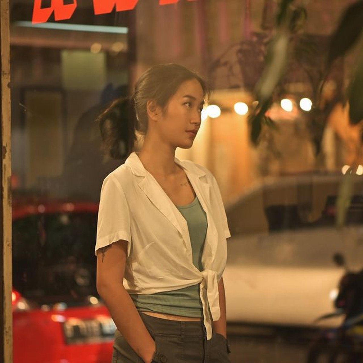 Chef Renatta sering berpenampilan simple ala boyish yang sangat kece&period; Yuk kita intip potret OOTD nya&excl;