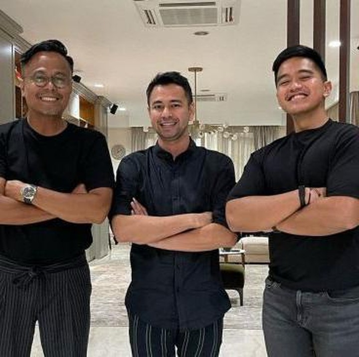 <p>Tak cuma Kaesang dan Nadya yang datang, Raffi turut serta mengajak Direktur Utama Aviasi Pariwisata Indonesia Dony Oskaria untuk datang ke rumahnya. (Foto: Instagram @raffinagita1717)</p>