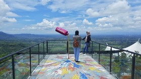 Menyambut Sunset dari Ketinggian Obelix Hills Yogyakarta
