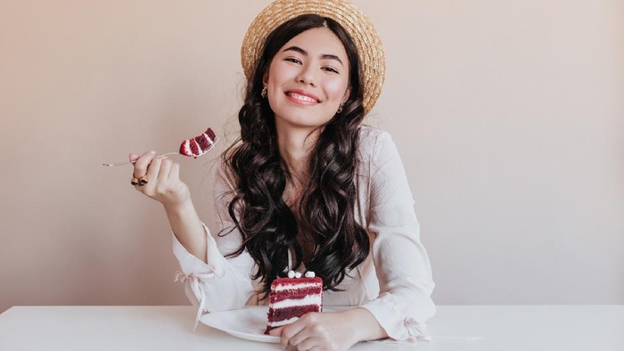 img-title Nggak Lagi Risau, Ternyata Ini Cara Konsumsi Makanan Manis yang Aman untuk Penderita Diabetes, Bisa Kamu Coba!
