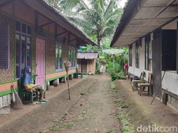 Menengok Kampung Adat Kuta Ciamis yang Rumah Warganya Masih Panggung