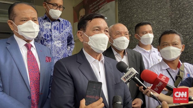 Pengacara Luhut Pandjaitan, Juniver Girsang mengatakan gugatan perdata dilayangkan usai proses mediasi dengan Haris Azhar dan Fatia Maulidiyanti gagal berlangsung.