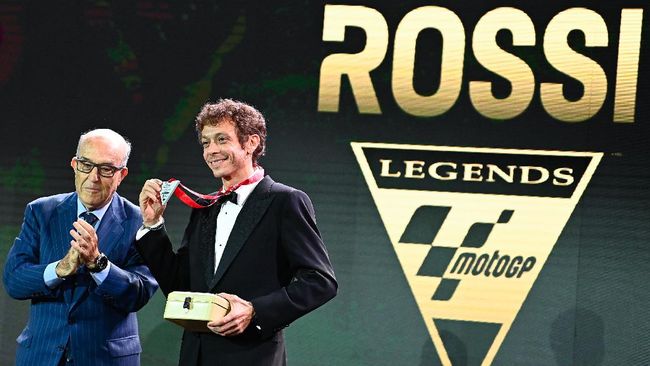 Mantan pembalap MotoGP Valentino Rossi membuat legenda balap motor asal Italia, Jorge 'Aspar' Martinez pensiun pada 1997 silam.