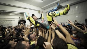 FOTO: Pesta Perpisahan Rossi di MotoGP Valencia 2021