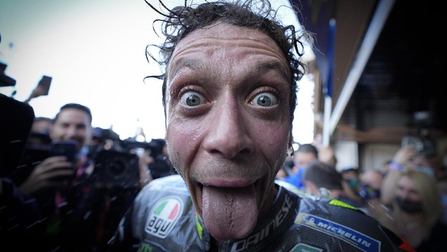 Mantan petinggi Sirkuit Sepang, Razlan Razali, menceritakan kisah buruk dengan legenda MotoGP Valentino Rossi yang menuai karma.